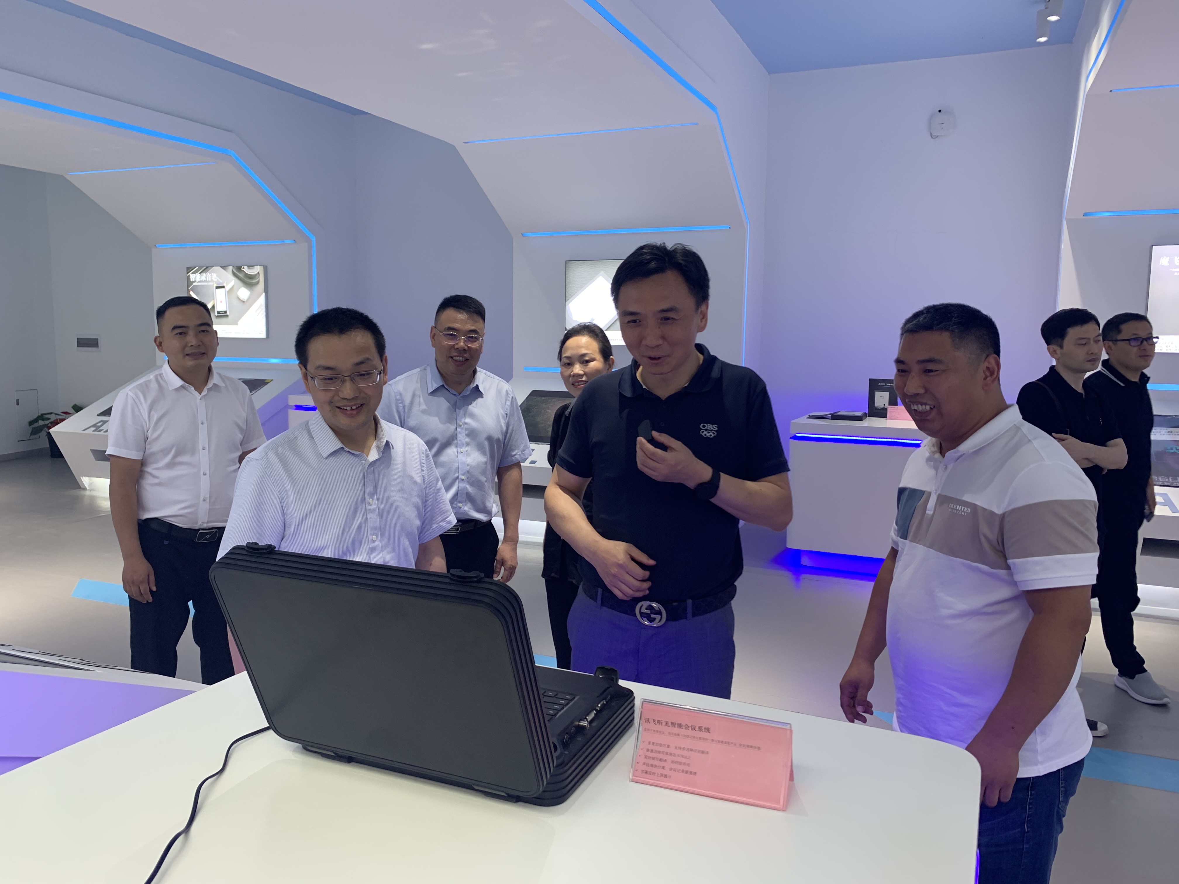 在科大讯飞大数据学院实训展厅参观.png 在科大讯飞大数据学院实训展厅参观.png