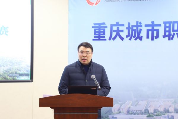 刘校讲话.jpg 刘校讲话.jpg